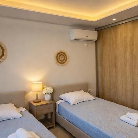 Downtown Skala Retreat Private Pool Prime Location *